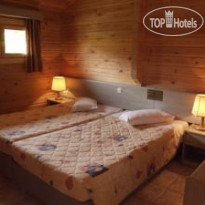 Sandys Studios & Log Villas