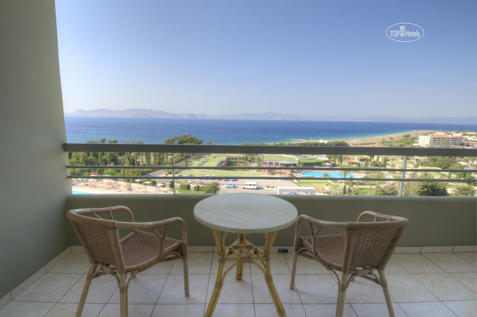Тигровая 16а владивосток. Остров кос греция kipriotis viledg resort. Panorama suites. Panorama resort. Greece hotel with panarama window.