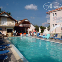 Tsolakis Studios & Apartments 