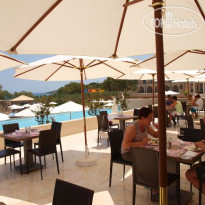 Atlantica Eleon Grand Resort & Spa Завтрак на террасе у бассейна