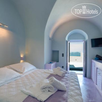 Santorini Royal Suites 