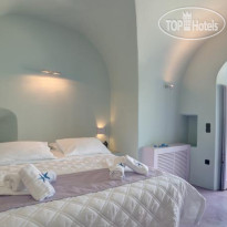 Santorini Royal Suites 