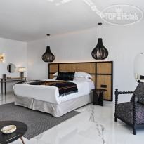 Kouros Hotel & Suites 