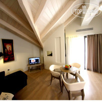 Aura Boutique Hotel 