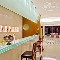 Eden Roc Champagne / Lobby BAR