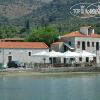 Kotronas Bay Bungalows 