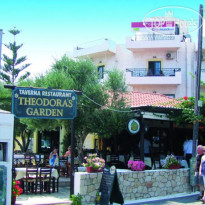 Theodora Hotel Отель