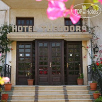 Theodora Hotel Отель