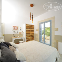 Aeriko Villa Double bedroom with mountain a