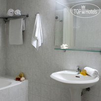 Latania Apartments and Studios Bathroom