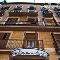 Arc La Rambla Fa&ccedil;ade of the building