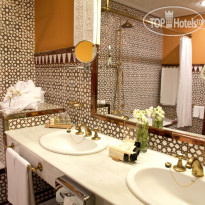 Alhambra Palace Ванная комната Junior Suite.