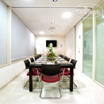 Breaking Business Hotel