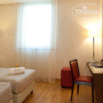 Breaking Business Hotel