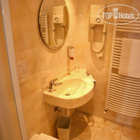 Chrys Hotel