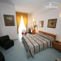 Emily Fiera Hotel  