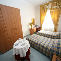 Emily Fiera Hotel  