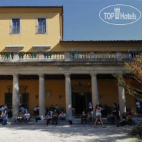Villa Camerata Youth Hostel 