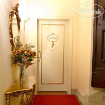 All Suite Palazzo Magnani Feroni Executive Suite entrance