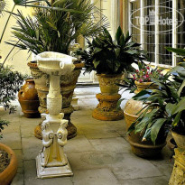 All Suite Palazzo Magnani Feroni Inner Courtyard garden