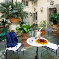 All Suite Palazzo Magnani Feroni Inner Courtyard garden
