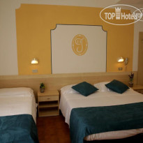 Jolie Hotel