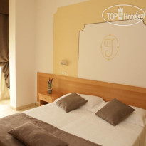 Jolie Hotel