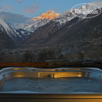 Relais Mont Blanc Hotel & Spa Открытый бассейн