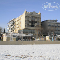 Ambienthotels Panoramic вид отеля от пляжа
