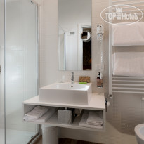 UpHotel Bathroom