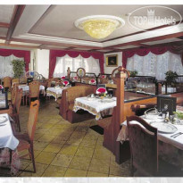 Schloss Hotel & Club Dolomiti Canazei 