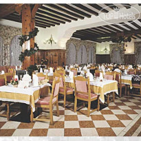 Schloss Hotel & Club Dolomiti Canazei 