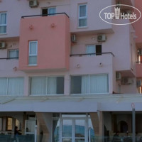 Mackenzie Beach Hotel & Apartments 3*