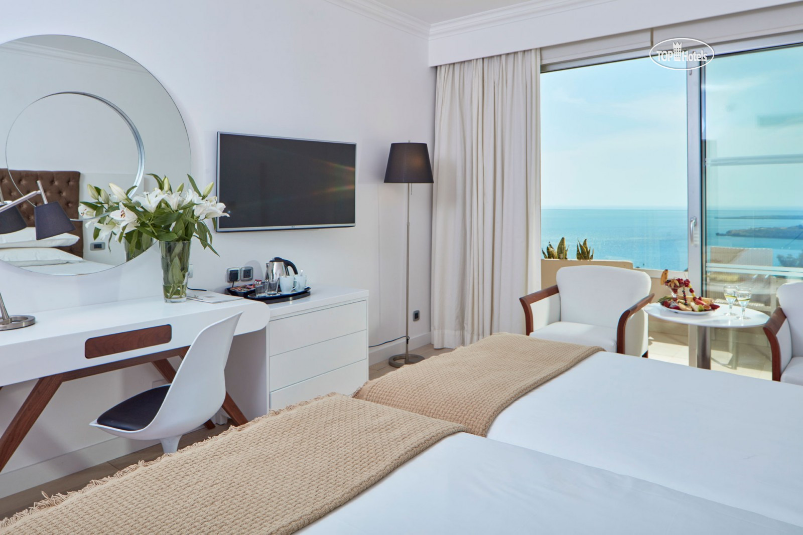 Standard sea side view перевод. Grecian Park Hotel 5*. Standard Sea view. Standard Room Sea view and balcony / 2 Adults. Standart b Blok Side Sea view фото.