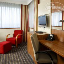 Holiday Inn Amsterdam Welcoming Executive Deluxe Bed