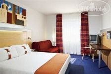 Holiday Inn Express Lisbon Oeiras 3*