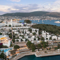 Открытый бассейн в Holiday Inn Resort Bodrum 5*