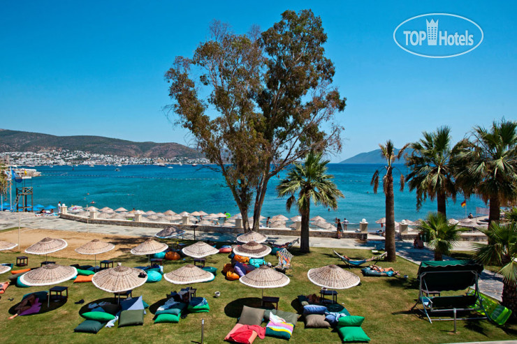 Пляж в Salmakis Resort & Spa 5*