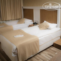 Lal Hotel 