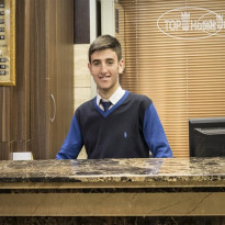 Lal Hotel 