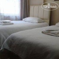 8 Rooms Suites Hotel 