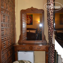 ST Hill Family Suites Hotel