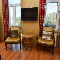 ST Hill Family Suites Hotel