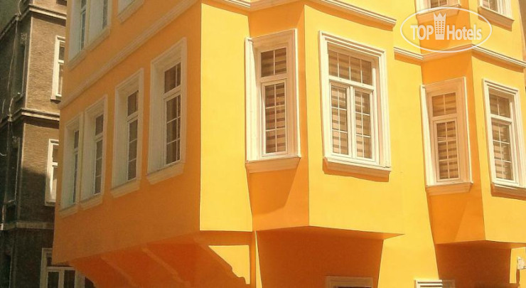 Giallo Rosso Pera Hotel