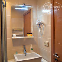Aiza Suites Hotel