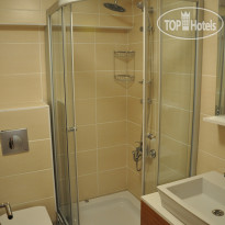 Aiza Suites Hotel