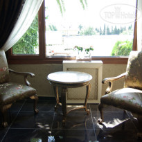 Parla Viens Suites Лобби