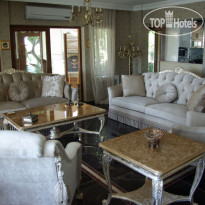 Parla Viens Suites Лобби