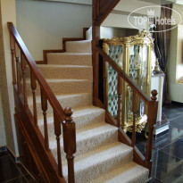 Parla Viens Suites Лобби