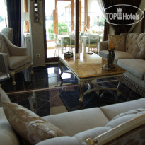 Parla Viens Suites Лобби